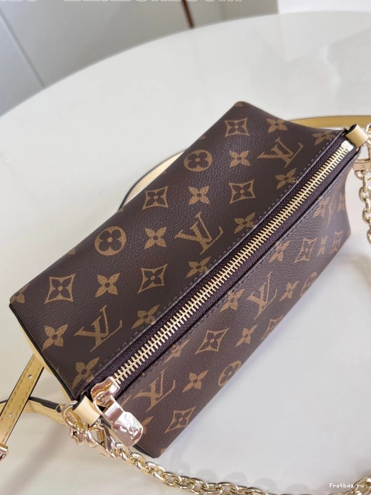 First bag ru VUITTON Bloom Pouch-22.5*13*13CM LOUIS 0807